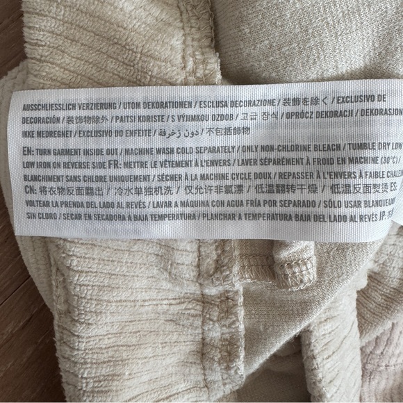 Abercrombie Kids High Rise Wide Leg Corduroy Cargo Pants in cream size 11/12 - Picture 10 of 11